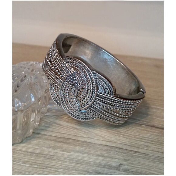 Jewelry - Silver tone knot textured metal clamp bracelet boho costume statement dressy.